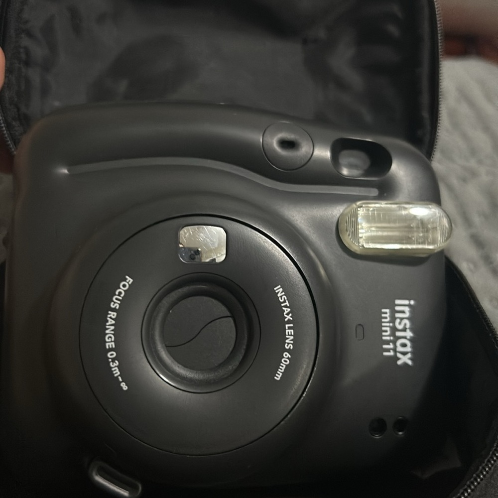 Instax mini 11 camera + fujifilm refill